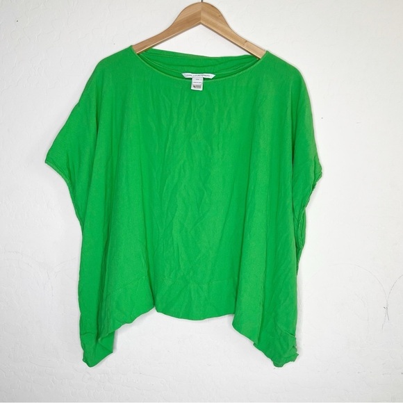 Diane Von Furstenberg Tops - Diane von Furstenberg Bateau Neckline Short Sleeve Blouse in Green
